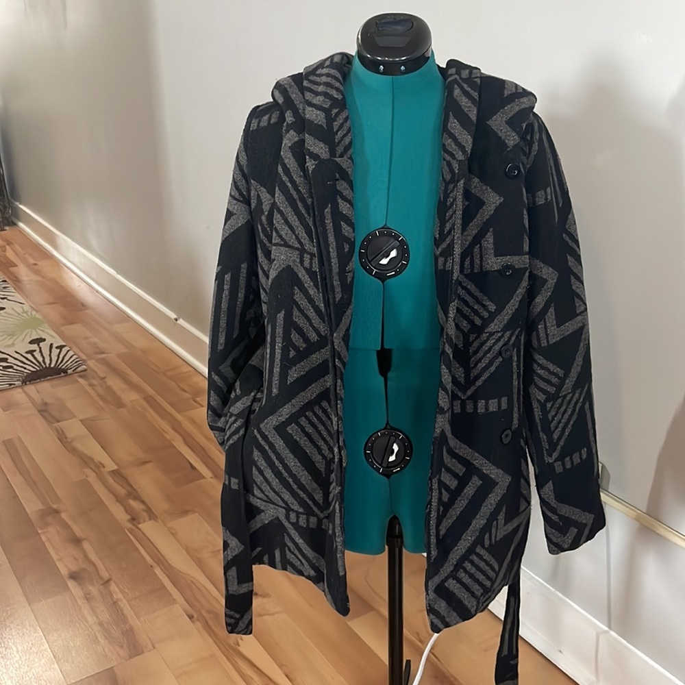 WARM GRAY BLACK GEOMETRIC COAT WITH HOOD perfect for snowy days - Picture 9 of 12